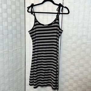 𝅺junior's arizona black and white stripe dress SZ XL